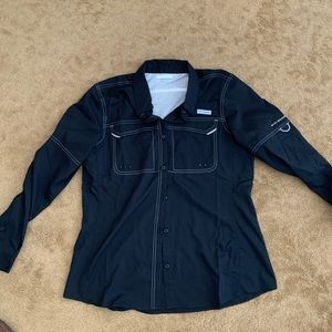 Women’s Columbia Fishing Shirt. Size large